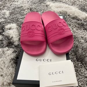 Pink Gucci Slides a size 5
